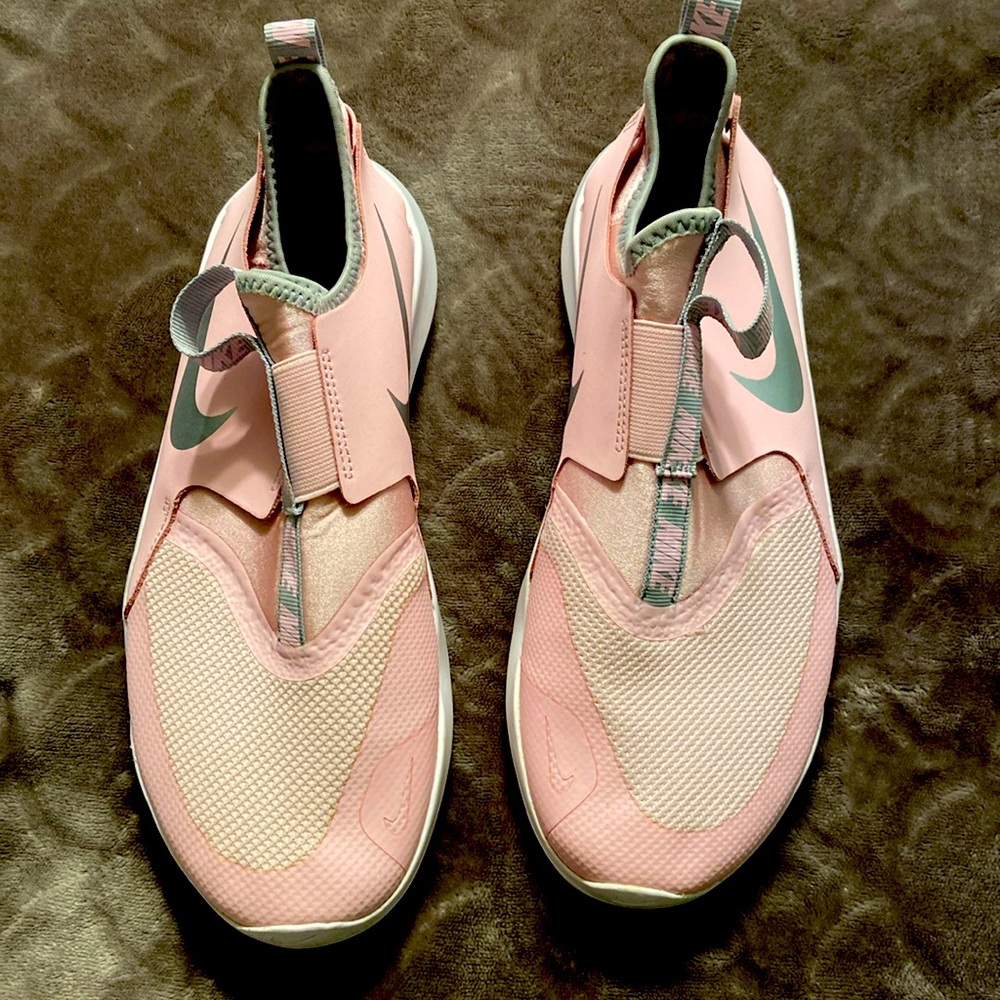 Gently used girl’s Nike Flexrunner sneaker